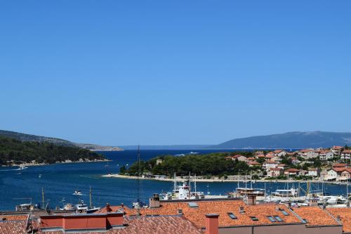 A környék, Apartments Mara Cres in Cres