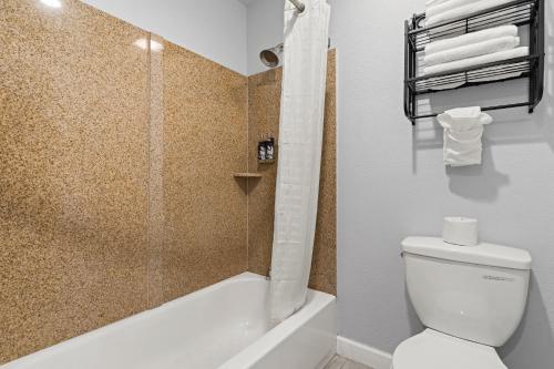 Bay Breeze Inn - main image