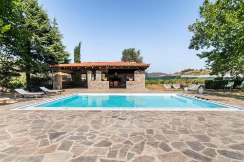 Villa OINOI with Pool for Luxury Vacation and Events