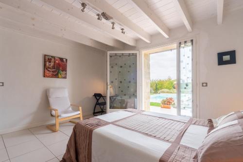 Exterior view, Lespiland 4etoiles T et H piscine in Lavergne