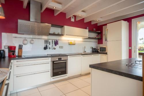 Kitchen, Lespiland 4etoiles T et H piscine in Lavergne