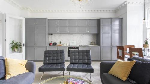 4-Bed Flat in West London Sleeps 8 8 min to Tube, Londra (foto 7)