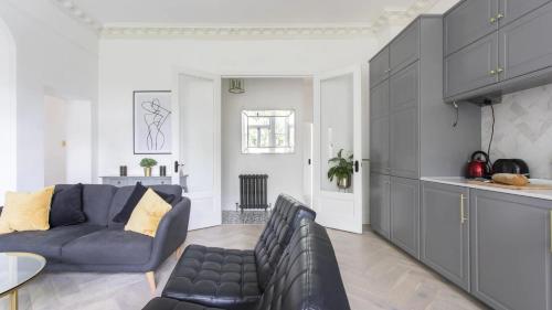 4-Bed Flat in West London Sleeps 8 8 min to Tube, Londra (foto 8)