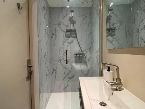 Zuhanyzó, Sfeervol appartement 'Le Boulanger' in Franeker. in Franeker