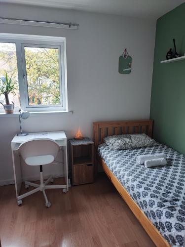 Bed, Cosy House in Birmingham Excellent connections to city centre in Smethwick