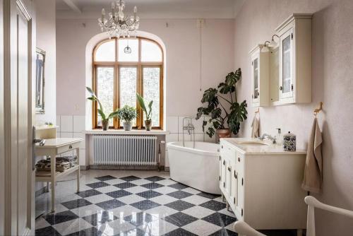 kopalnica, Vita huset in Garsnas