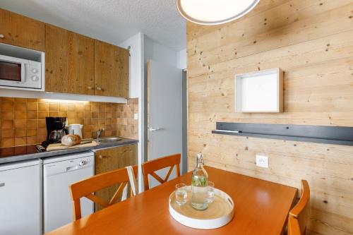 One-Bedroom Apartment with Mountain View (4 People) - South Side