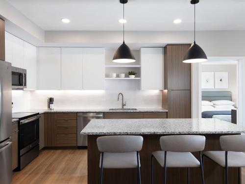 Ave Phoenix Terra – Phoenix, AZ