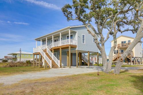 Waterview Home w/ Sunset & Lighthouse Views in Harkers Island (NC)