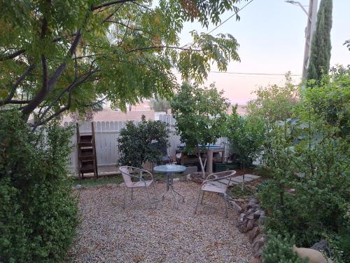 สวน, Dekel in อาราด