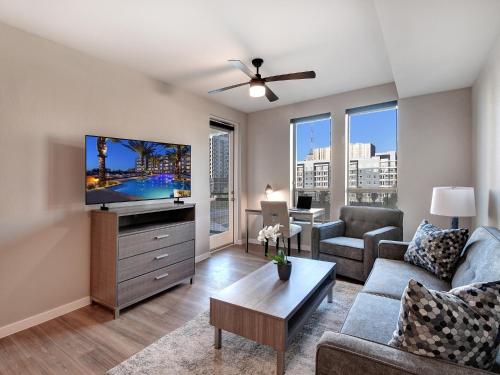 Ave Phoenix Terra – Phoenix, AZ