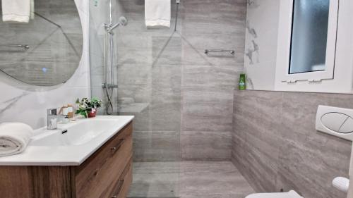 Barcelona4Seasons - Sagrada Familia - image 13