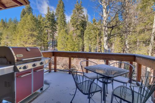 Creek Side- 4 Primary Suites, Hot Tub, Shuttle to Slopes, Pet Friendly in Alpine Meadows (CA)