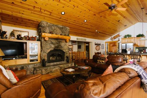 Fawn View- Spacious 5 BR Hot Tub- Pool Table-Short Drive to Northstar