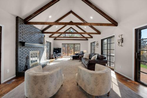 Expansive Monument Home: Hot Tub & Mountain Views! in Woodmoor (CO)
