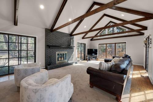 Expansive Monument Home Hot Tub and Mountain Views! in Palmer Lake, USA