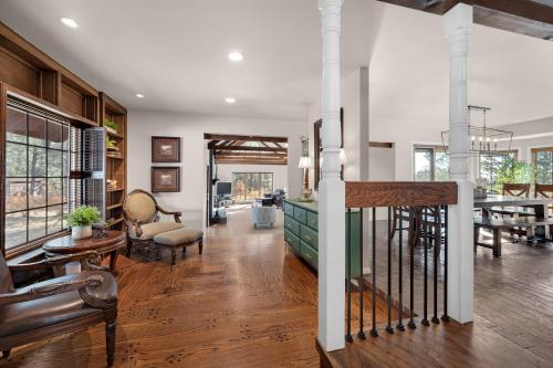 Expansive Monument Home: Hot Tub & Mountain Views! in Woodmoor (CO)
