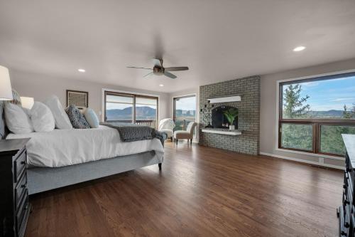 Expansive Monument Home: Hot Tub & Mountain Views! in Woodmoor (CO)