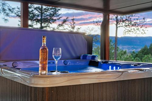 Expansive Monument Home: Hot Tub & Mountain Views! in Woodmoor (CO)