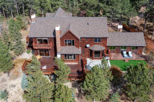 Expansive Monument Home: Hot Tub & Mountain Views! in Woodmoor (CO)