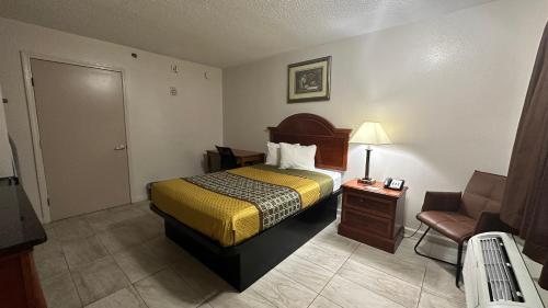 Carom Inn a Travelodge by Wyndham Denham Springs-Baton Rouge