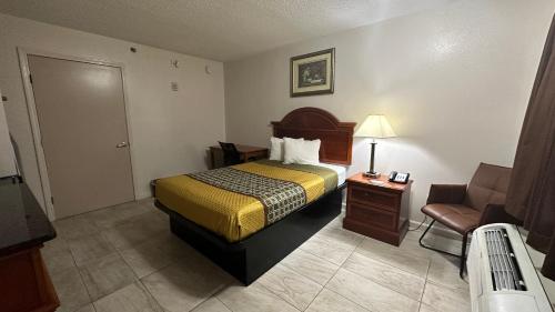 Carom Inn a Travelodge by Wyndham Denham Springs-Baton Rouge