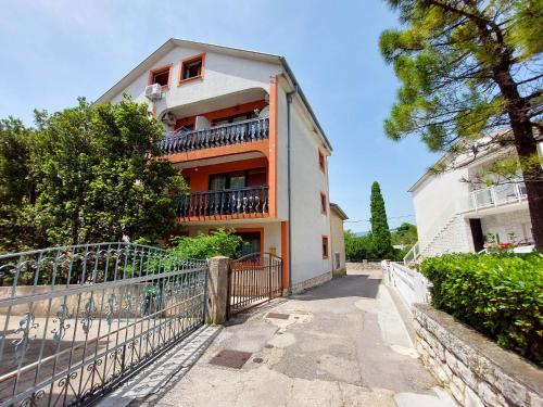  Apartments Lazar, Pension in Selce