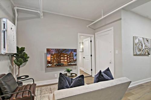 . Cozy Chic 1BR Chicago Apartment - Hartrey G