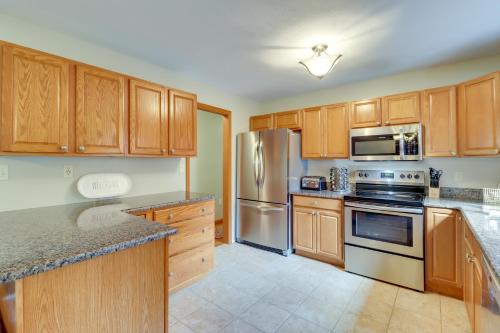 Blakeslee Home with Game Room - 5 Mi to Skiing! in Blakeslee, USA