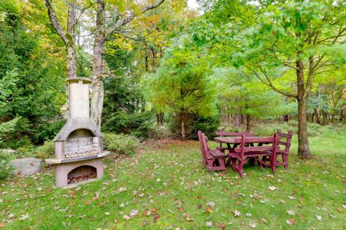 Blakeslee Home with Game Room - 5 Mi to Skiing! Blakeslee Home with Game Room - 5 Mi to Skiing!