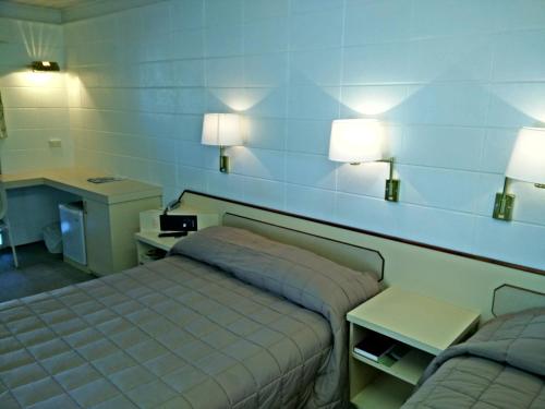 1 double bed, 1 twin bed