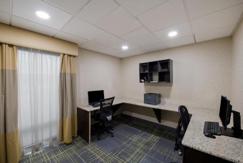 Hampton Inn Marshall - image 12