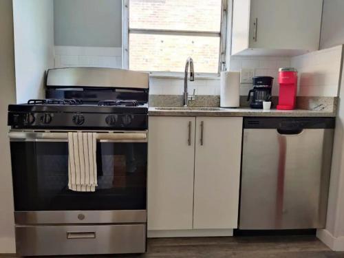 Cozy 1BDR In Center City Philly Hosted By StayRafa in Philadelphia, USA
