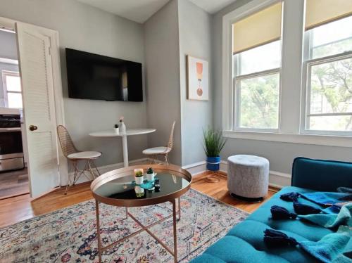 Cozy 1BDR In Center City Philly Hosted By StayRafa in Philadelphia, USA