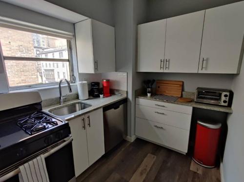 Cozy 1BDR In Center City Philly Hosted By StayRafa in Philadelphia, USA