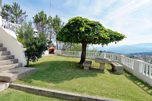 Casa dos Plátanos near the center of Amarante, Golf Course and Water Park.