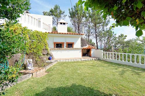 Casa dos Plátanos near the center of Amarante, Golf Course and Water Park.