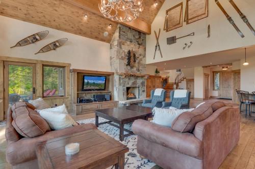 Highland Estate at Old Greenwood - Large, Luxury, Private Hot Tub & Amenity Access