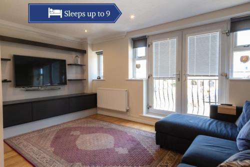 Guestroom, Beautiful townhouse in leafy suburb of Bradshaw in Bromley Cross