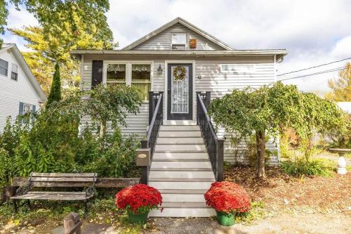 Single family w/ fenced in yard