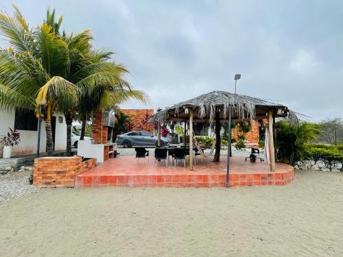 Las palmeras con piscina in Playas Villamil