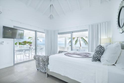 5 BR Luxurious Beachfront Villa with utmost privacy
