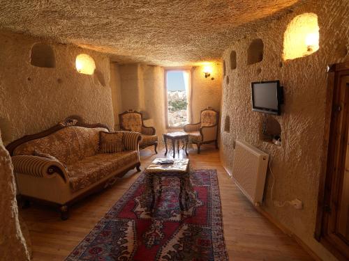 Deluxe Cave Suite