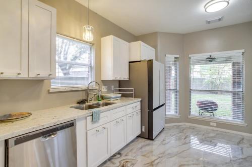 Spacious Houston Home with Patio, Grill and Fireplace! in Houston, USA