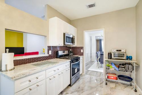 Spacious Houston Home with Patio, Grill and Fireplace! in Houston, USA