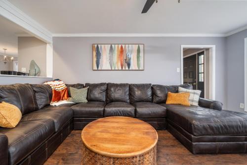 Colleens Corner Captivating 4bed 2.5 bath in Charming Neighborhood, Little Rock