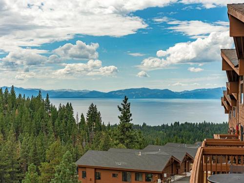 Incredible Lake Tahoe Views 2 Master Suites and a Loft