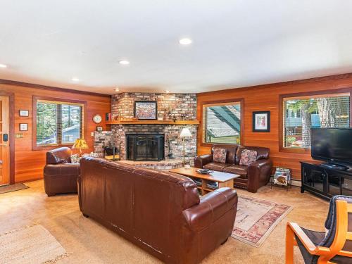A great mountain home offering amenities that makes for a great getaway in Lake Tahoe thumb 3