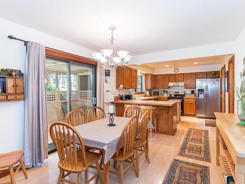 A great mountain home offering amenities that makes for a great getaway in Lake Tahoe thumb 4