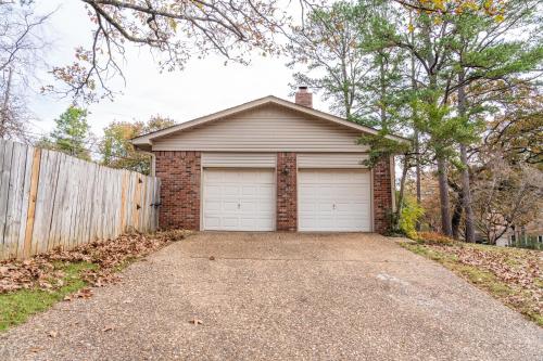 Colleens Corner Captivating 4bed 2.5 bath in Charming Neighborhood